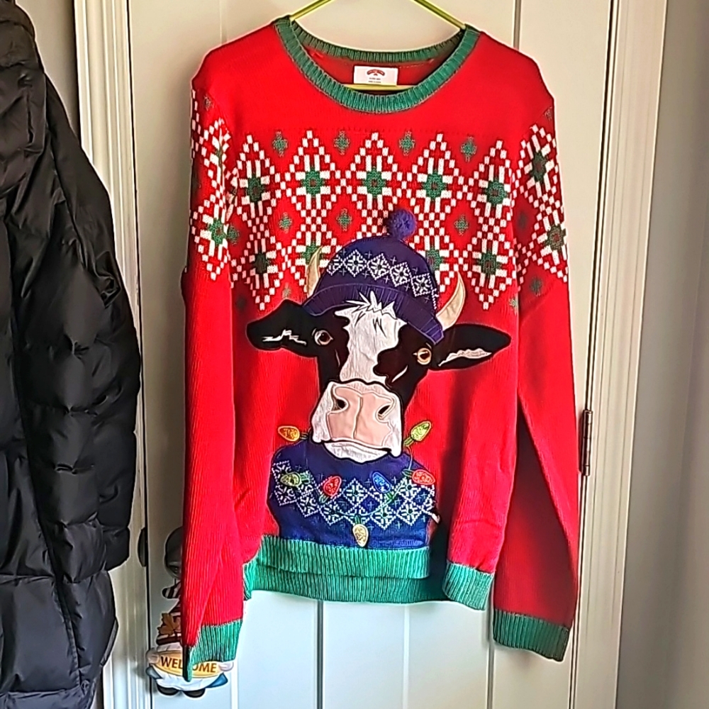 LIGHTS UP!!!Womens medium oversized Holiday cow light up sweater nwots